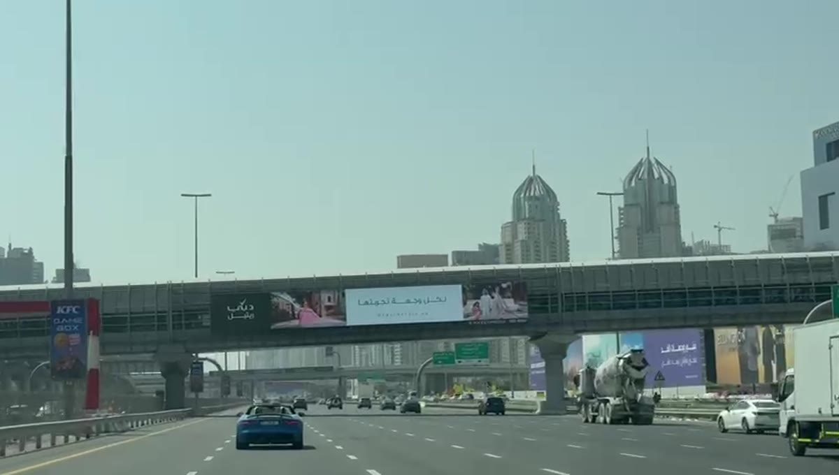 Dubai Retail billboard screen documentation 2