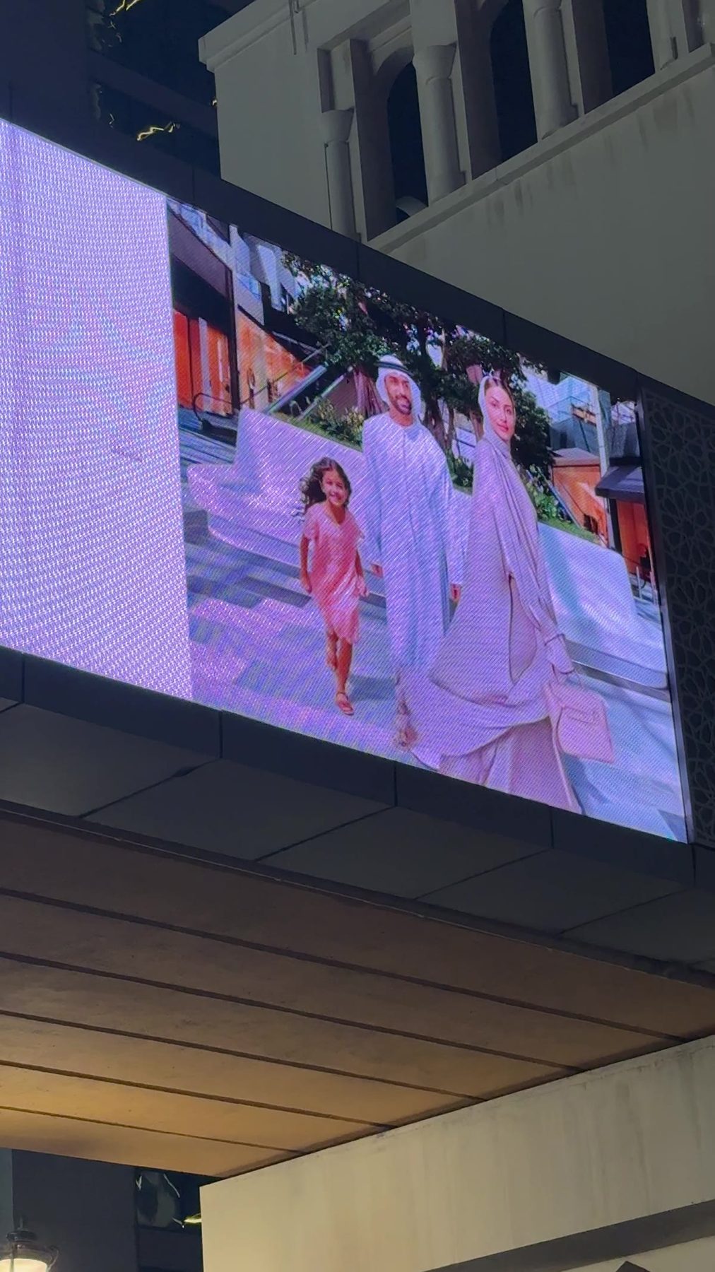 Dubai Retail billboard screen documentation 5